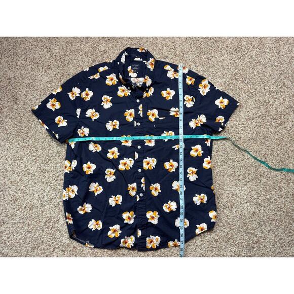 J. CREW Short Sleeved Button up collared shirt, size XL, Hawaiian Blue Flower - Picture 4 of 8